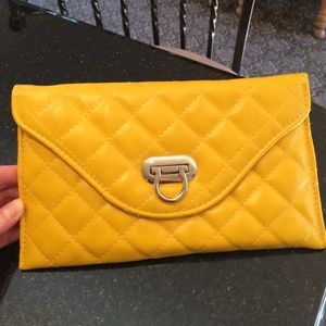 🎉 Host Pick 🎉 Clutch.